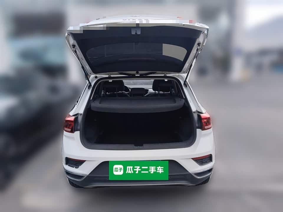 Volkswagen T-ROC exploring Songs