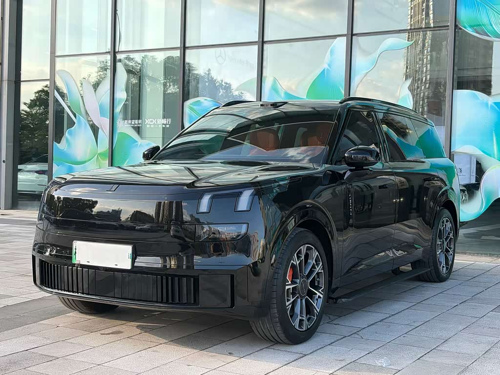 Lynk & Co 900
