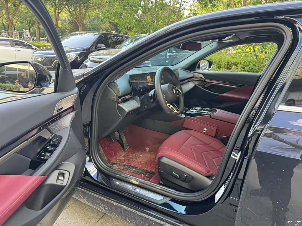 BMW 5 Series, 2025 7