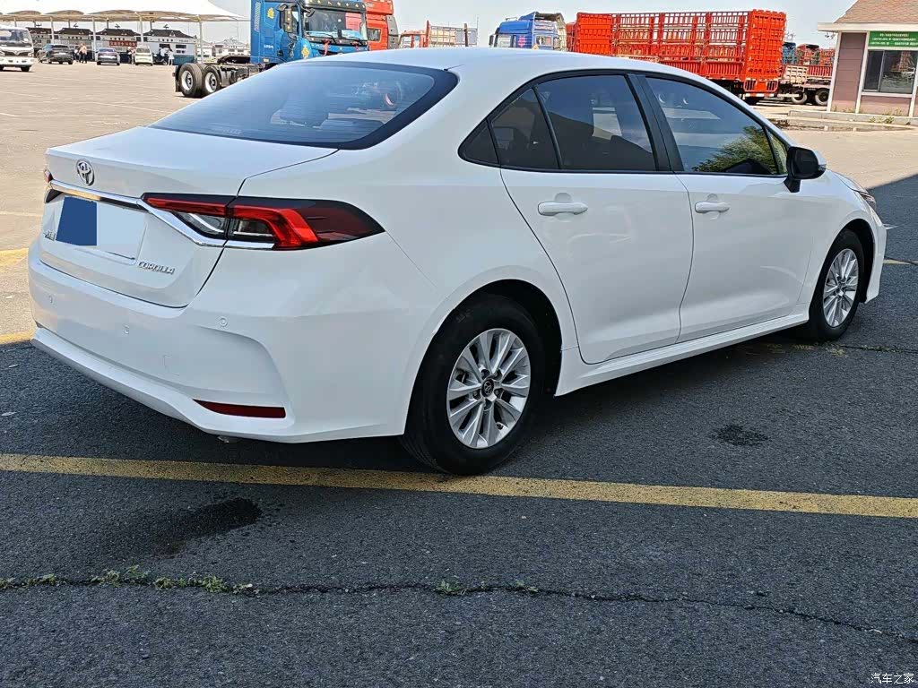 Toyota Corolla, 2023 все фото