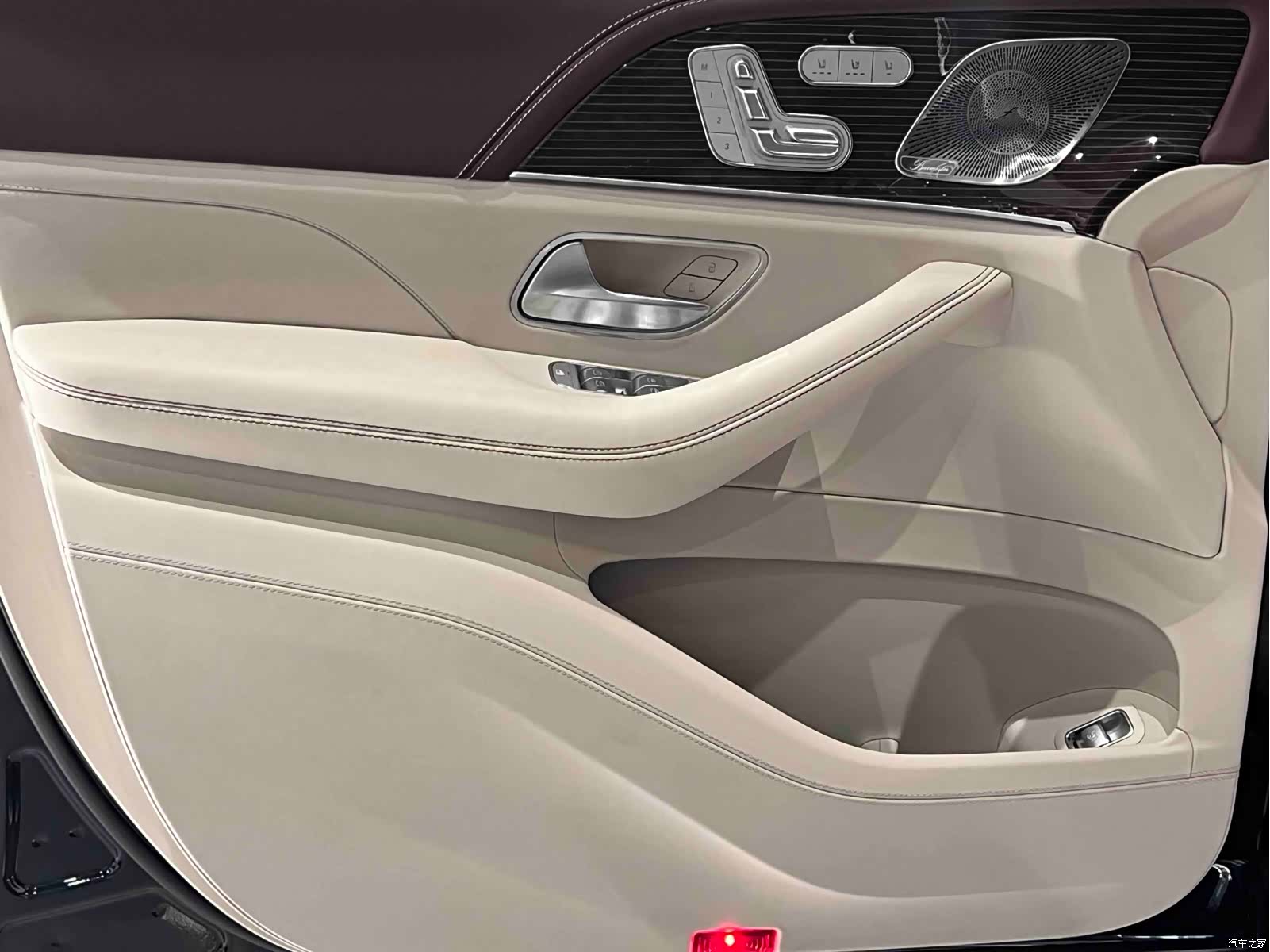 Maybach GLS, 2023 15