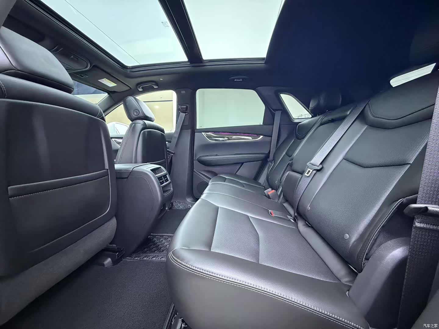 Cadillac XT5, 2023 все фото