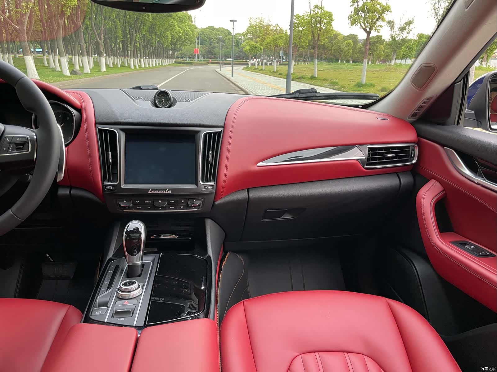 Maserati Levante, 2017 12