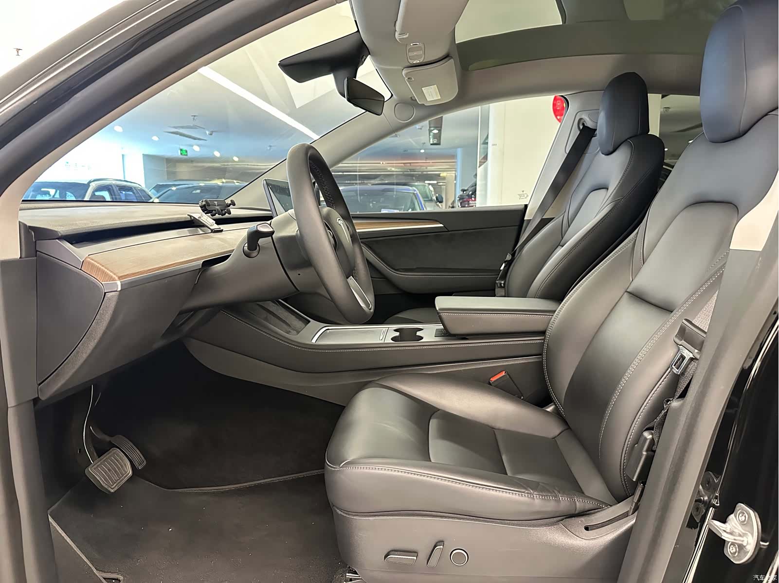 Tesla Model Y, 2023 7