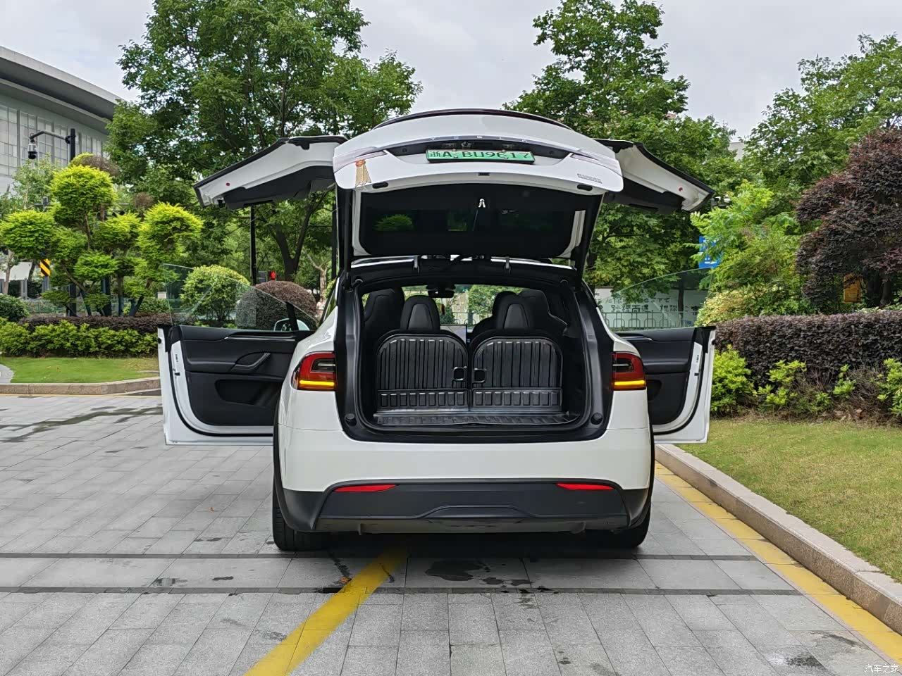 Tesla Model X, 2023 все фото