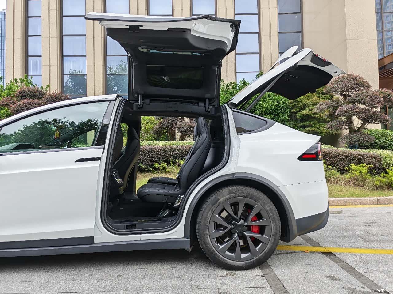 Tesla Model X, 2023 10