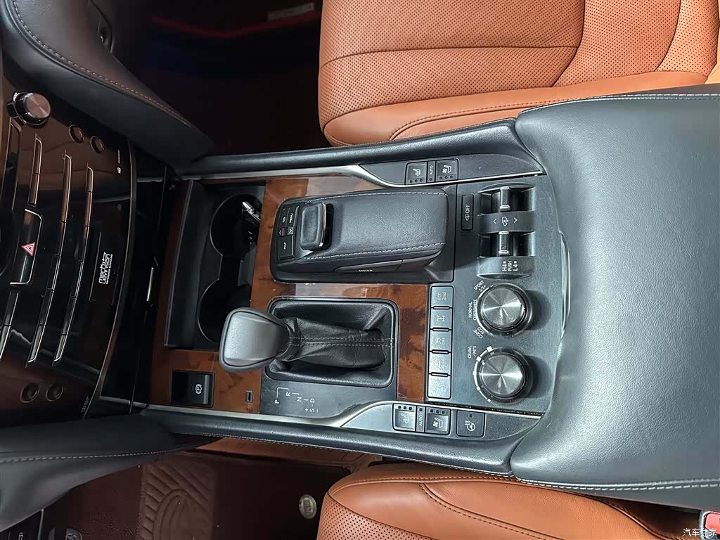Lexus LX, 2017 11