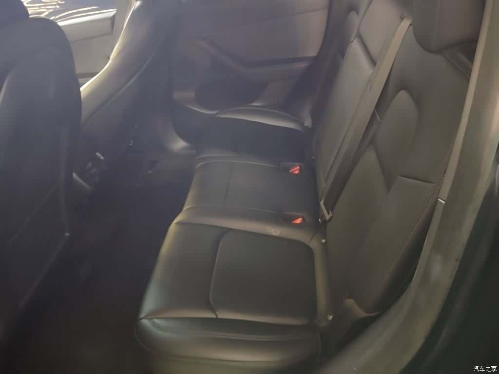 Tesla Model Y, 2024 17