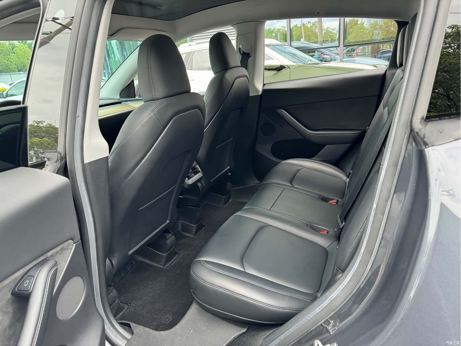 Tesla Model Y, 2022 15
