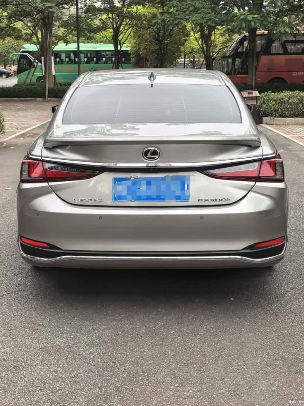 Lexus ES, 2023 все фото