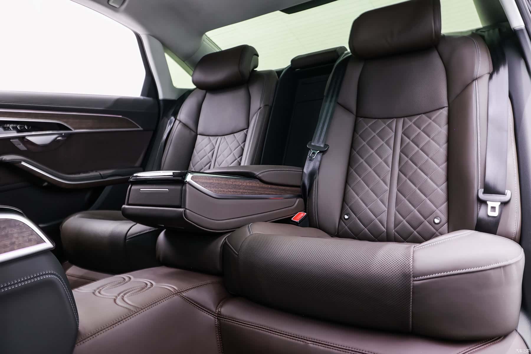 Audi A8L, 2025 12