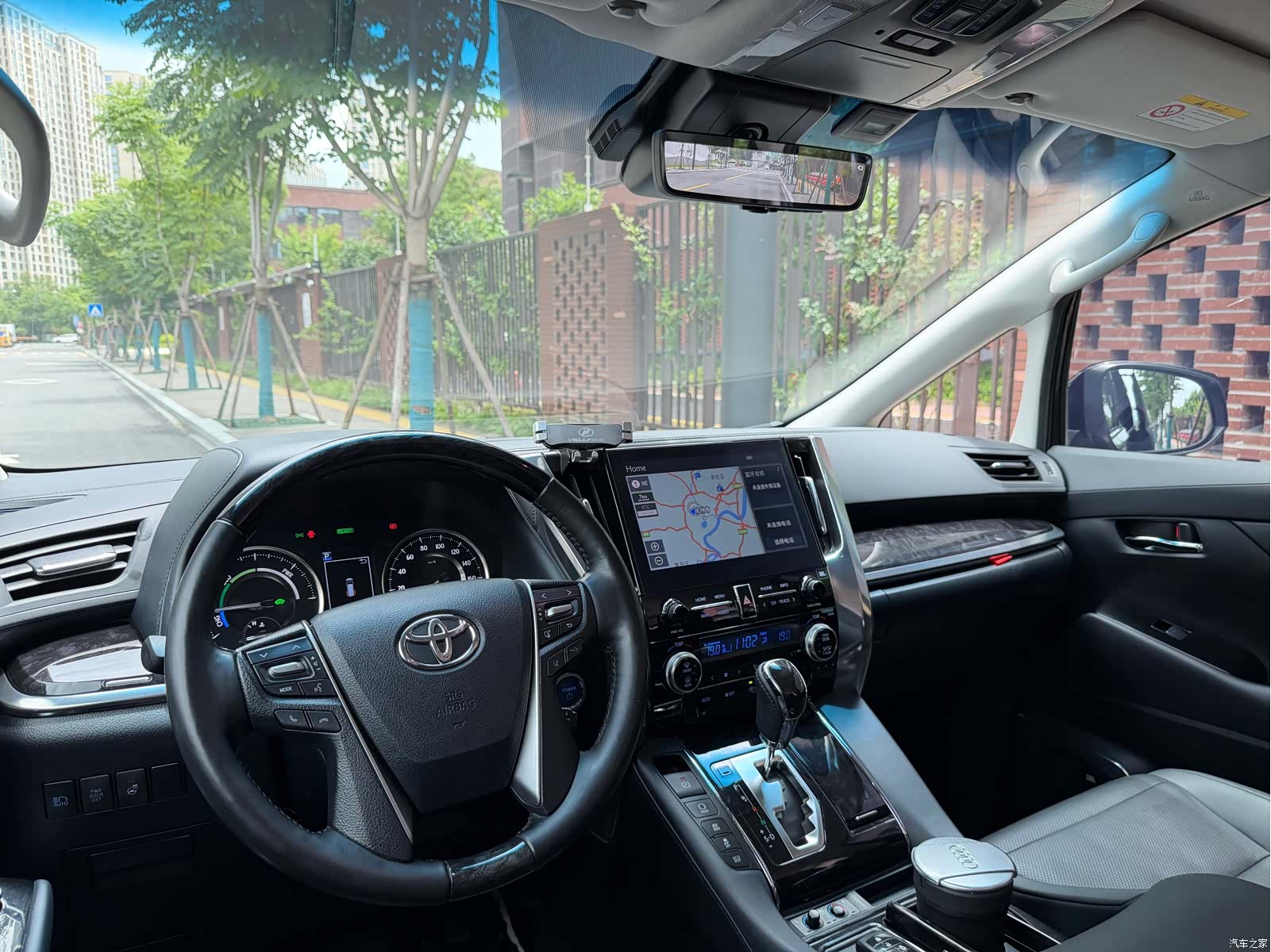 Toyota Vellfire, 2021 10