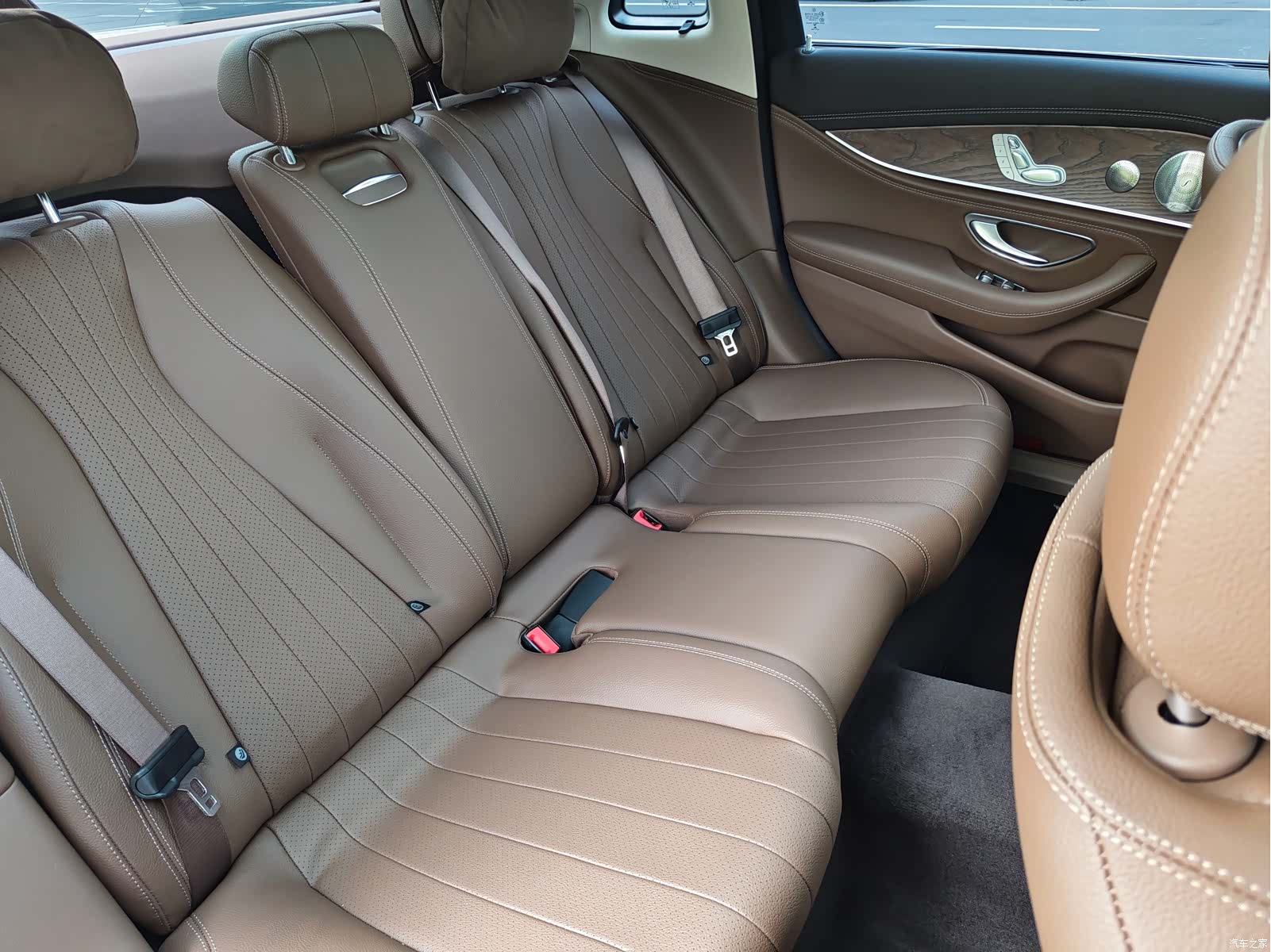 Mercedes-Benz E-Class, 2022 27