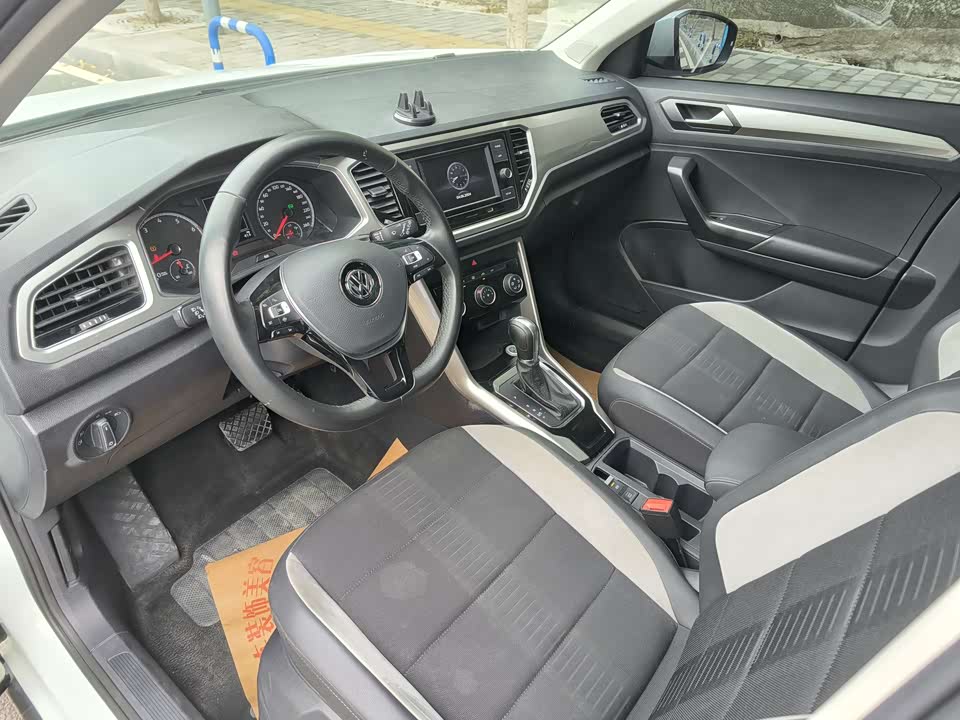 Volkswagen T-ROC exploring Songs