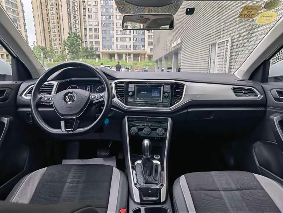 Volkswagen T-ROC exploring Songs