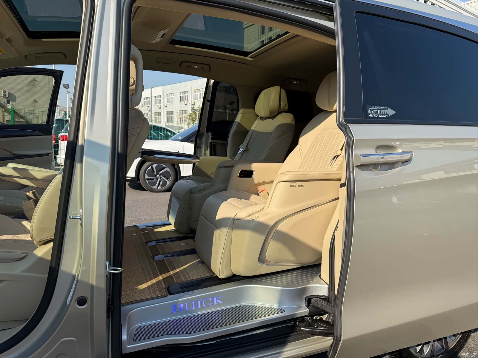 Buick GL8, 2022 6