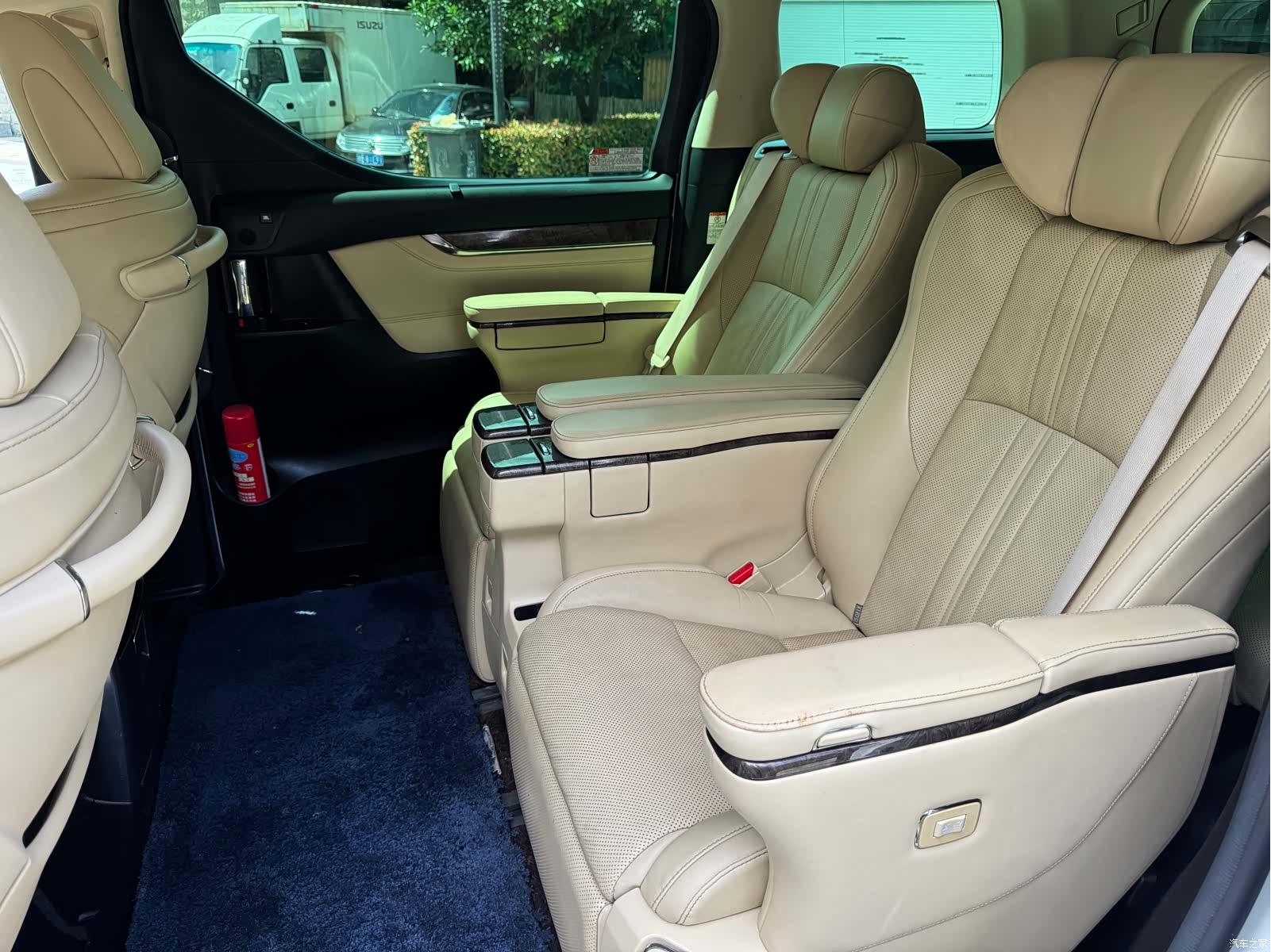 Toyota Vellfire, 2021 10