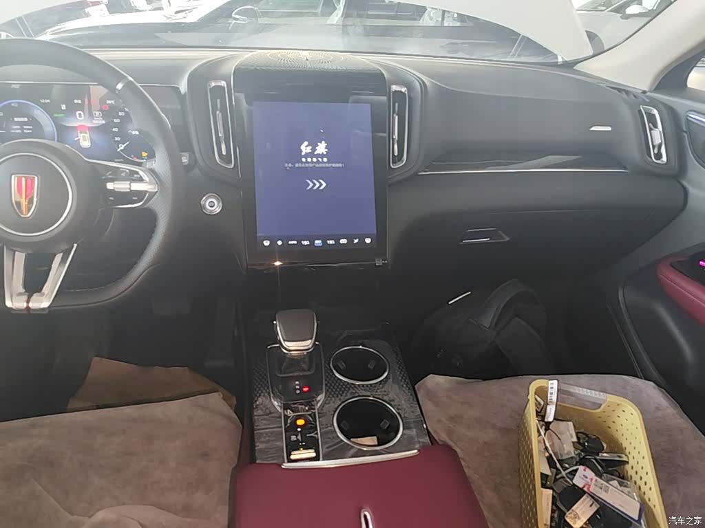 Hongqi HS3, 2026 13