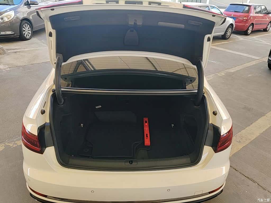 Audi A4L, 2019 15