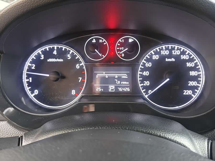 Nissan Tiida 2015, фото 9