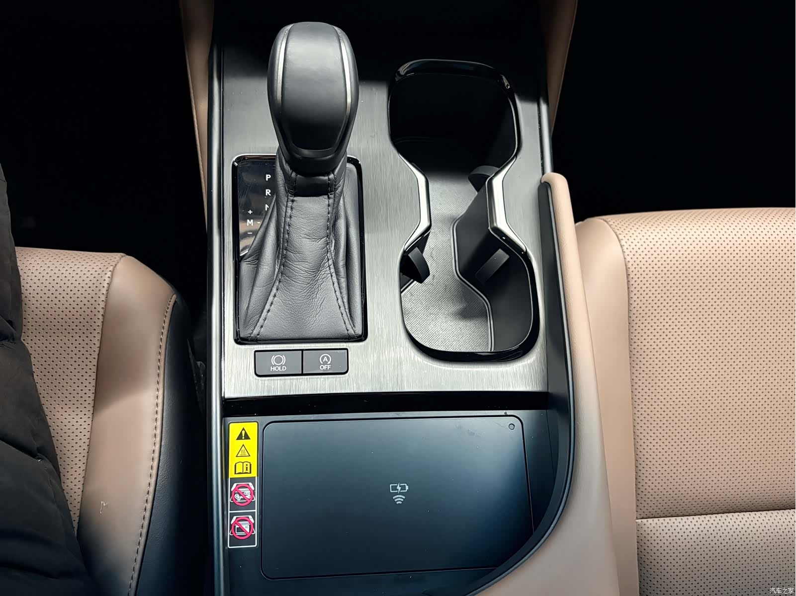 Lexus ES, 2025 12