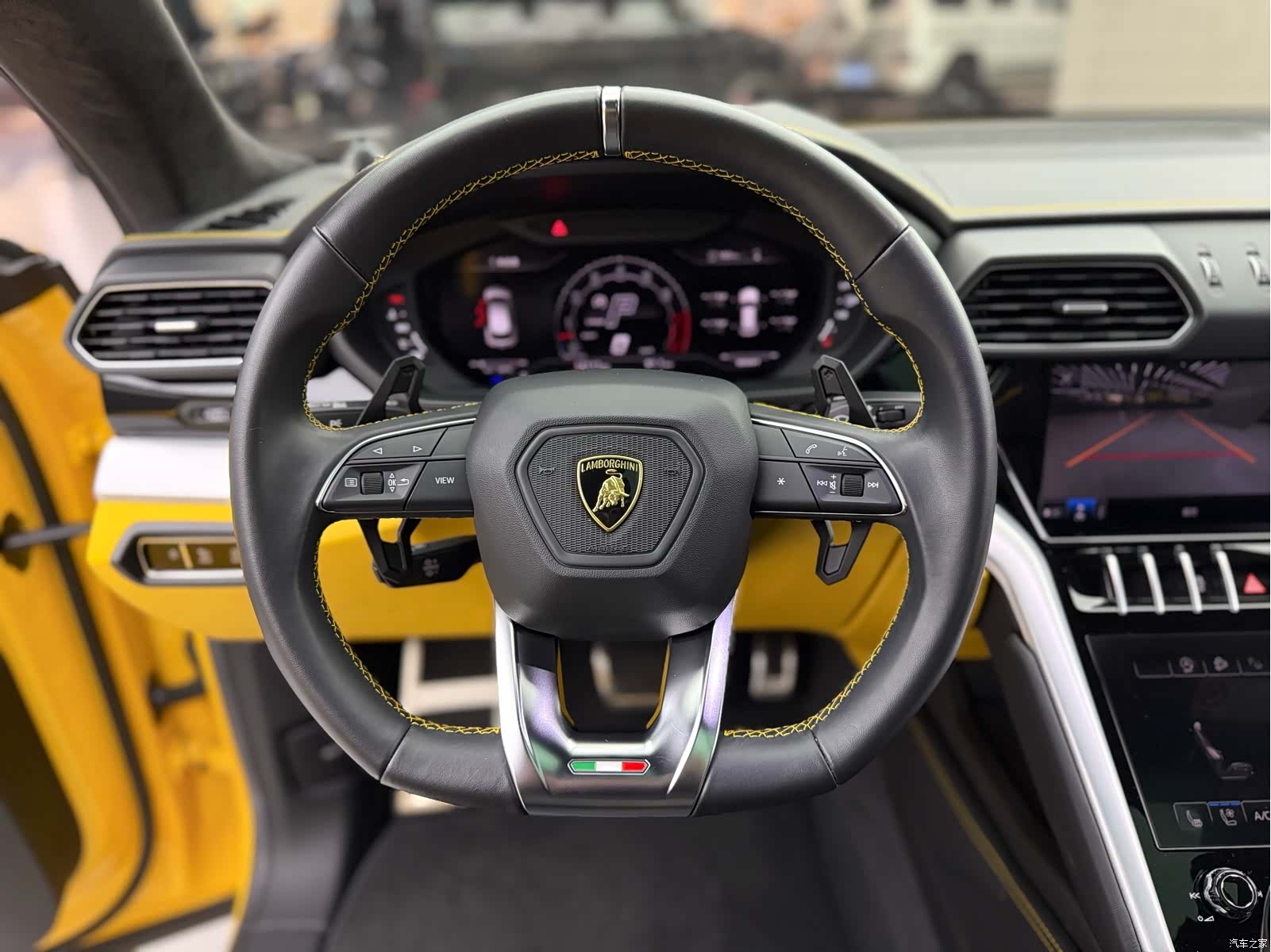 Lamborghini Urus, 2023 14