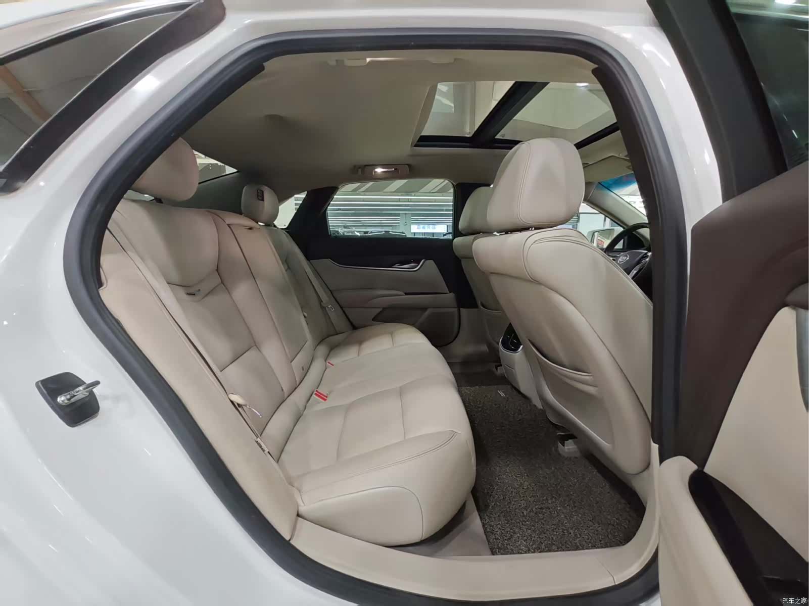 Cadillac XTS, 2015 12
