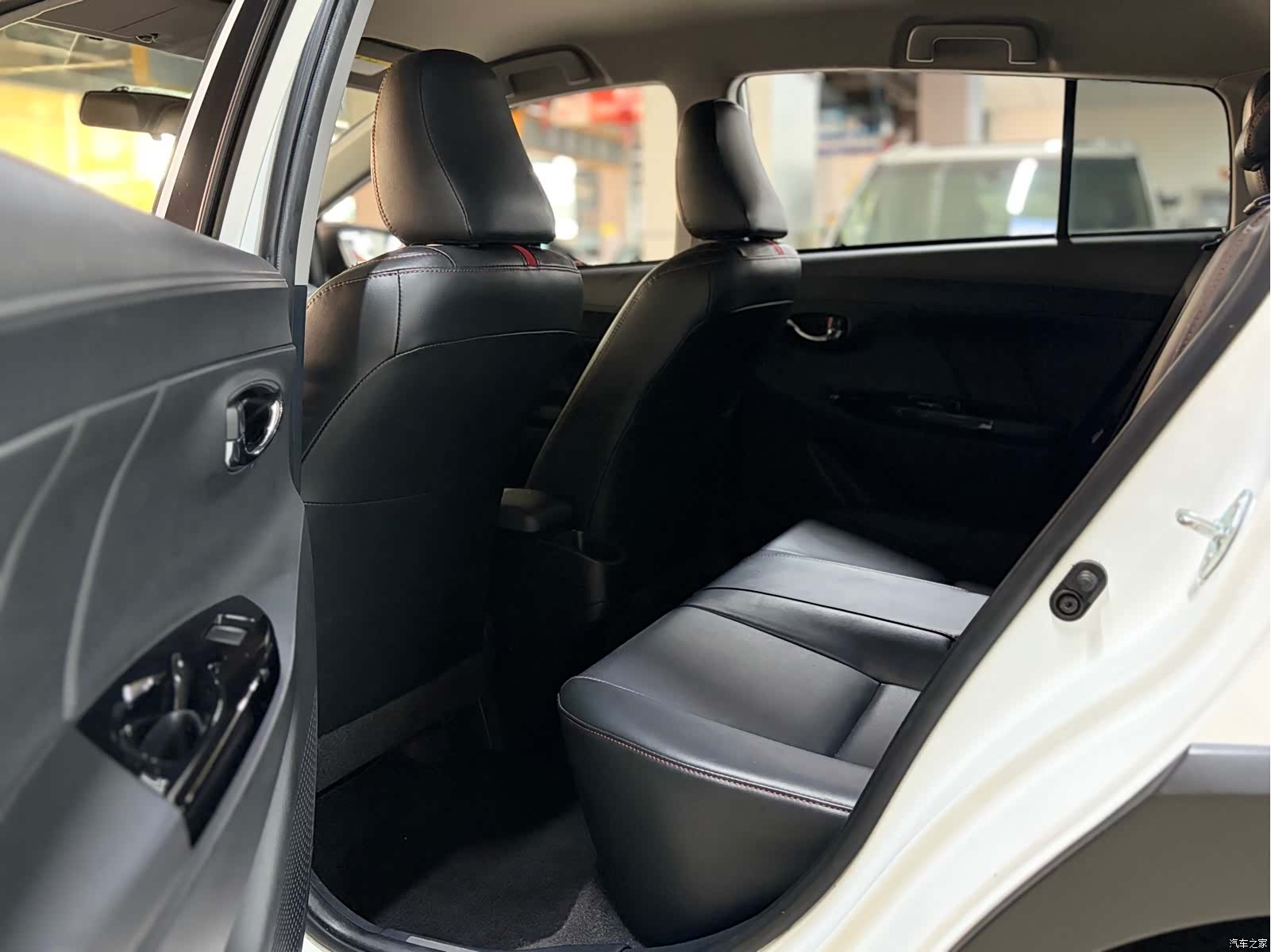 Toyota YARiS L, 2023 все фото