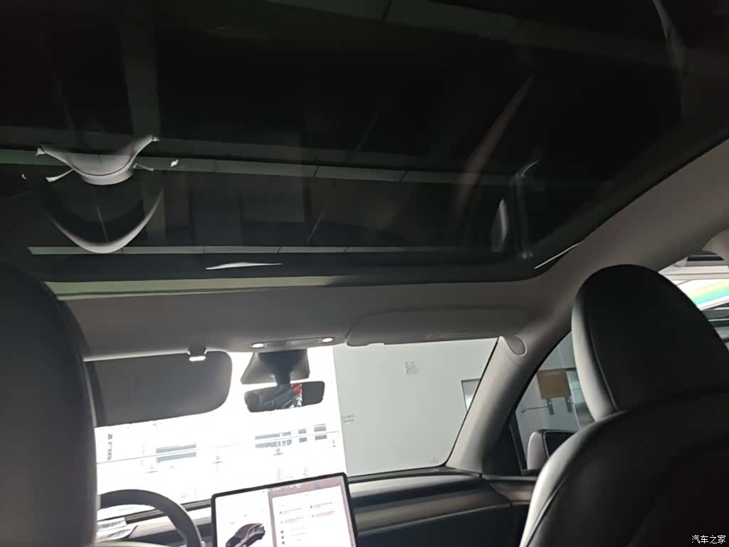 Tesla Model Y, 2023 18