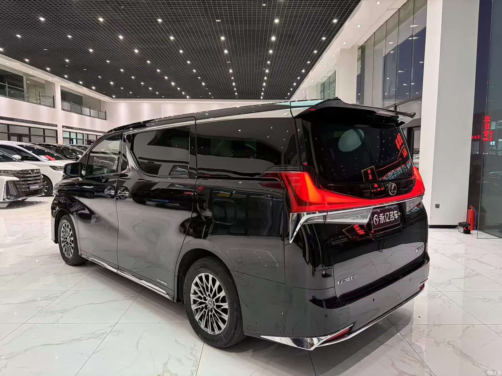 Lexus LM, 2021 13