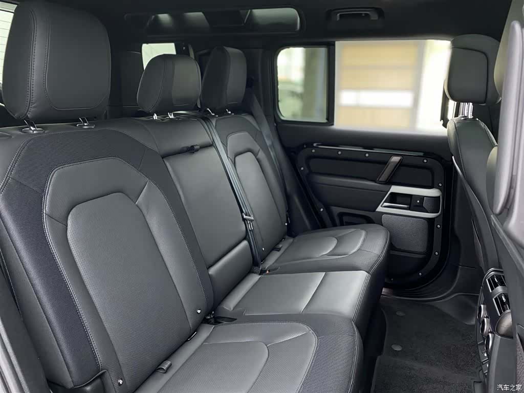 Land Rover Defender, 2023 11