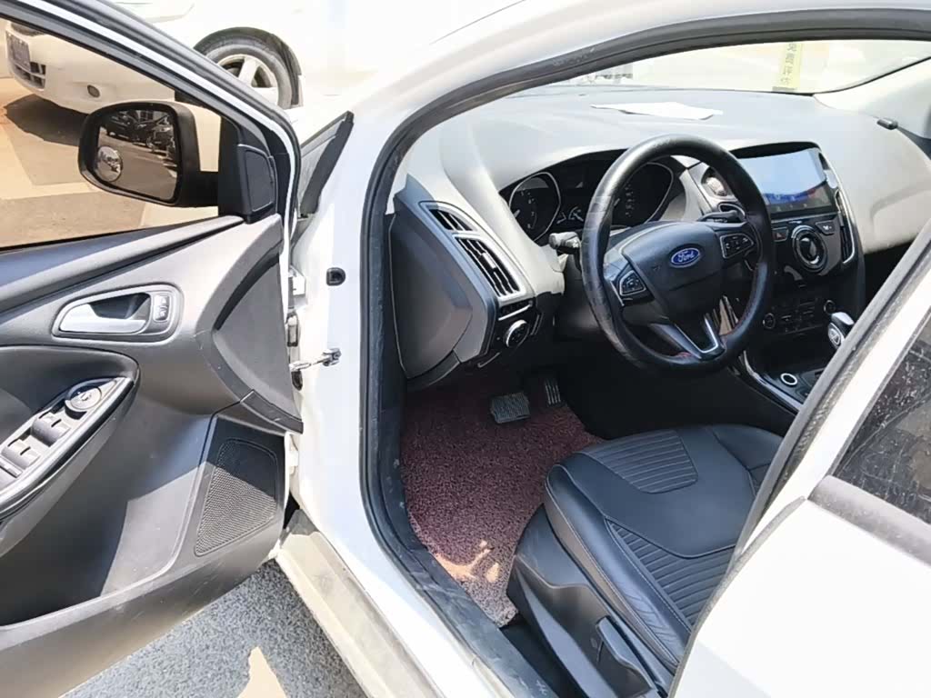 Ford Focus, 2015 12