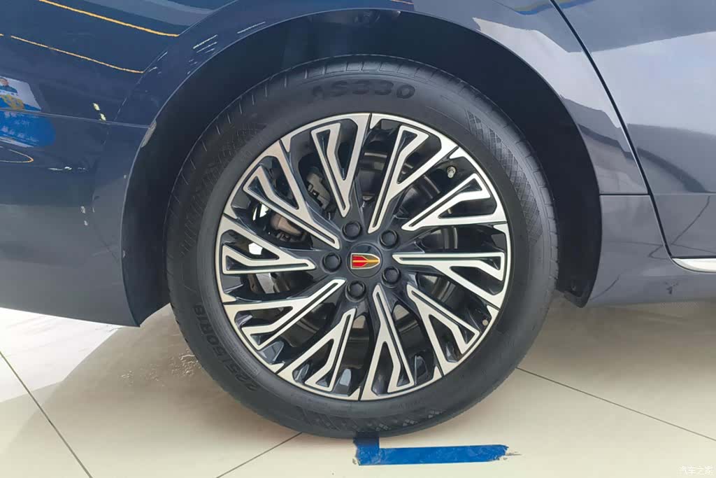 Hongqi H5, 2024 6