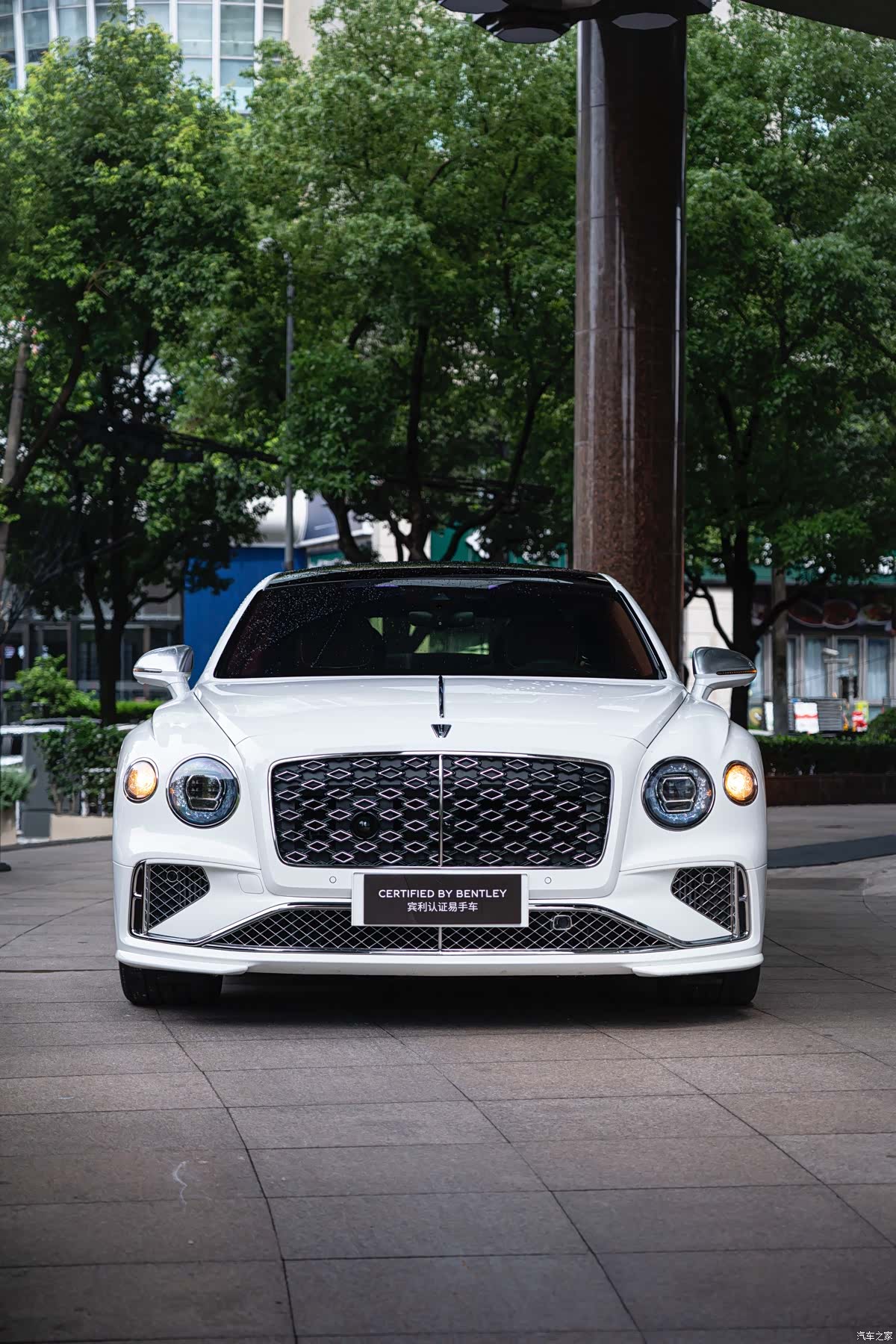 Bentley Flying Spur, 2025 2