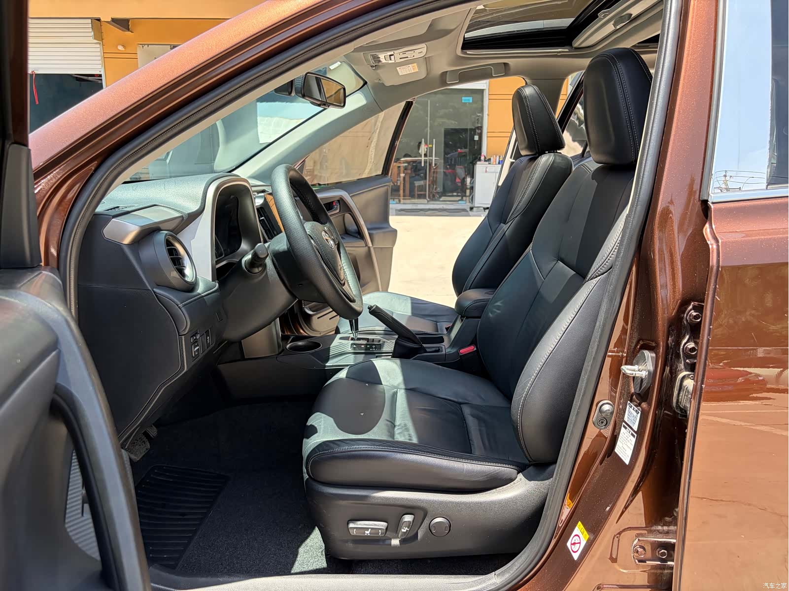 Toyota RAV4, 2015 все фото