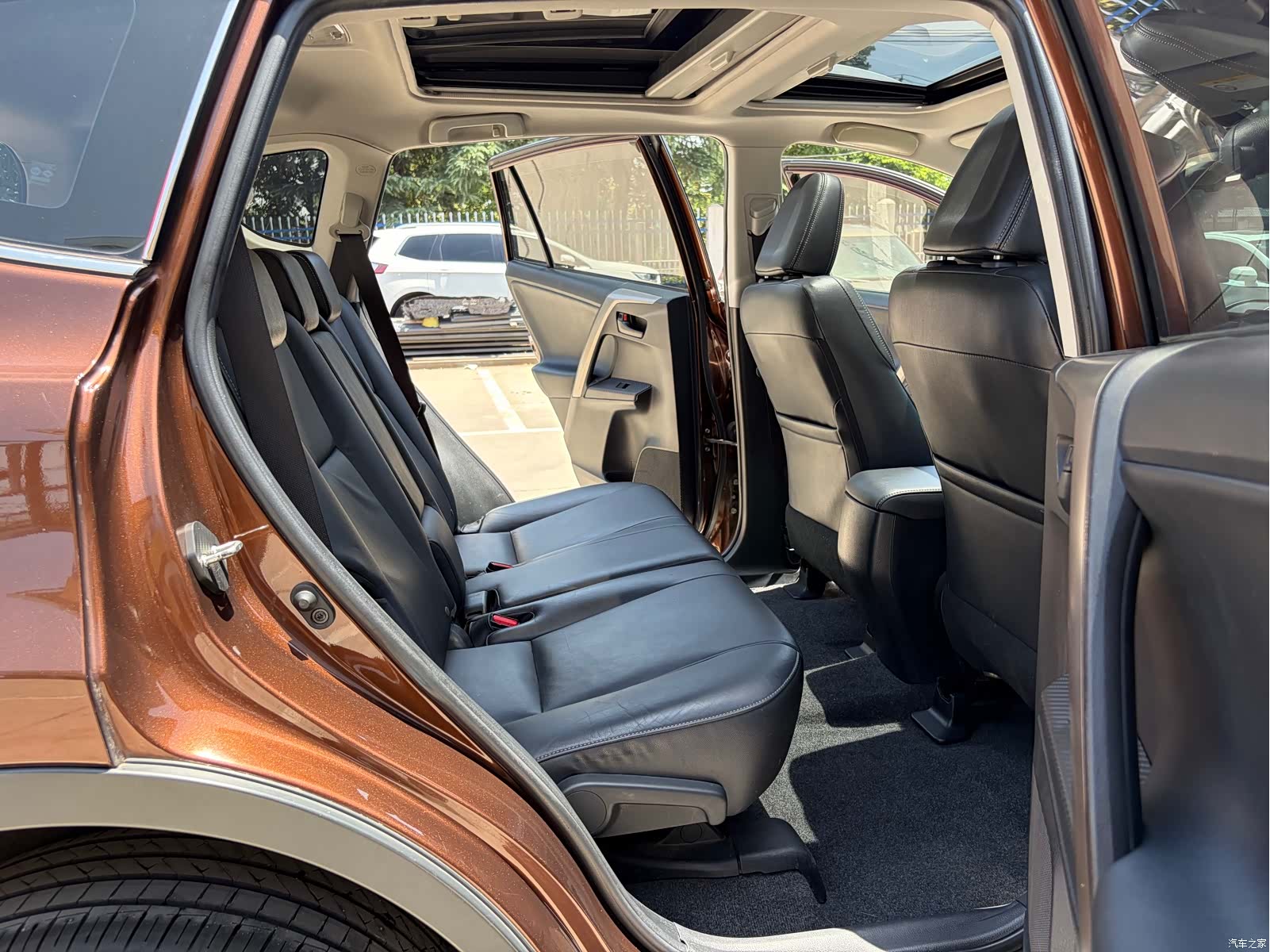 Toyota RAV4, 2015 13