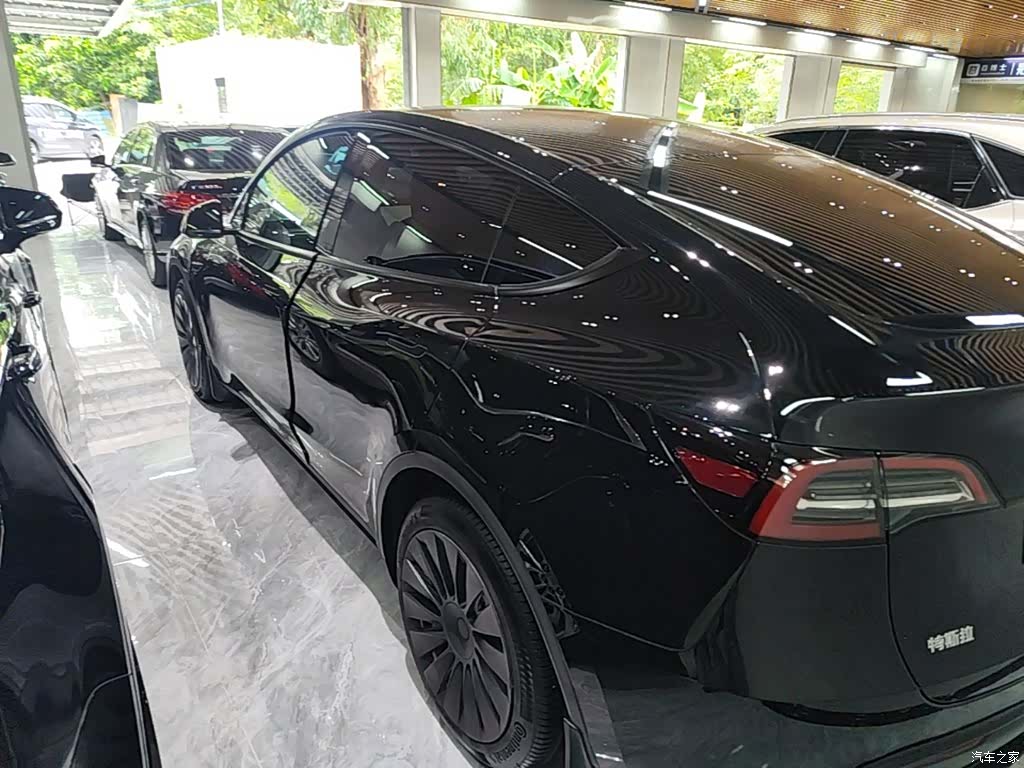 Tesla Model Y, 2022 все фото
