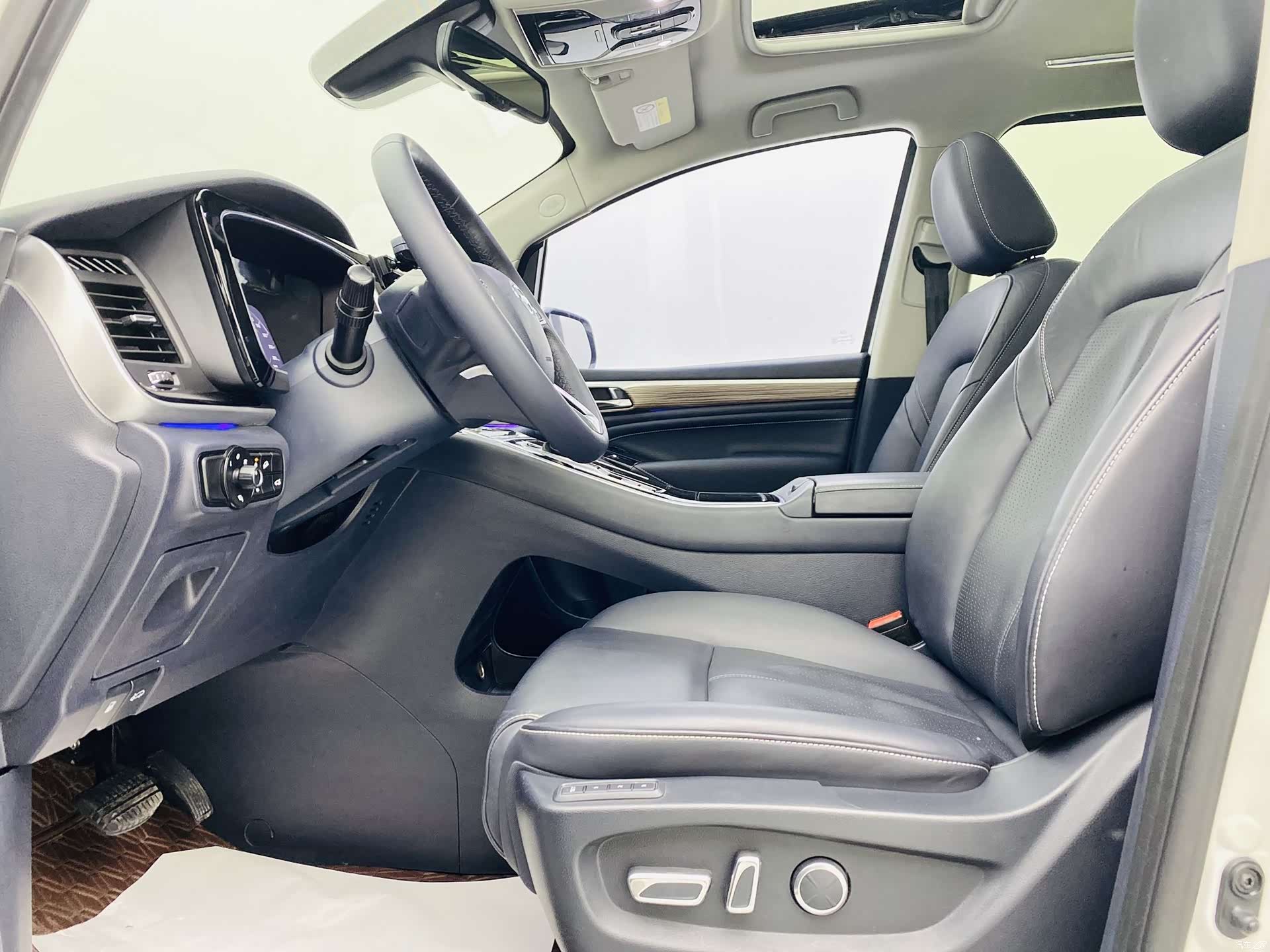 Trumpchi M8, 2022 13