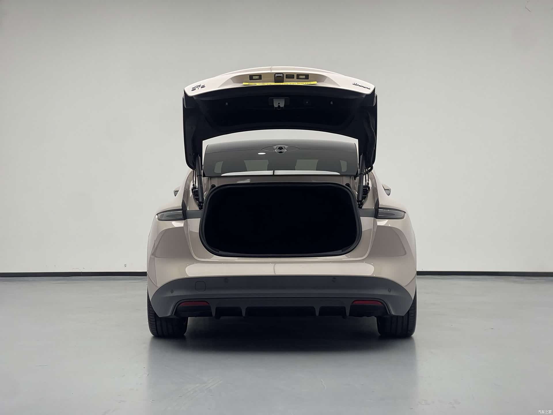 NIO ET5, 2024 9