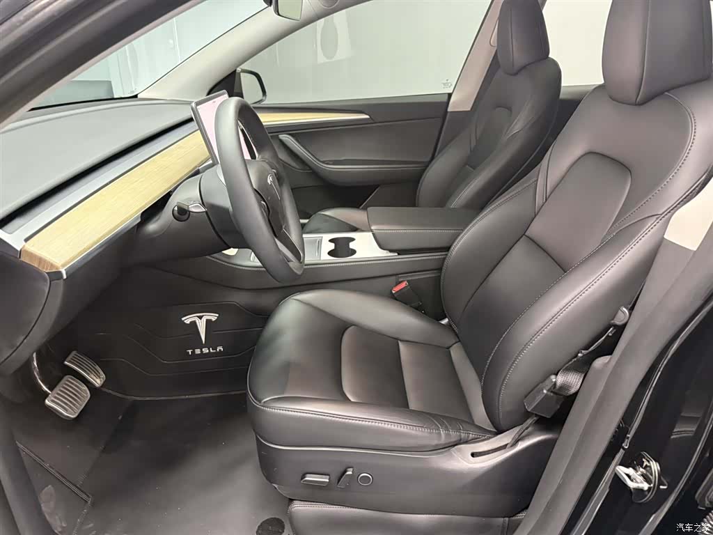 Tesla Model Y, 2023 12