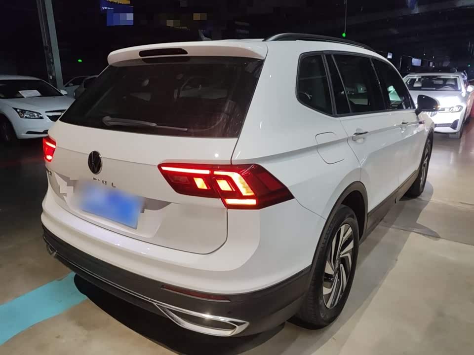 Volkswagen Tiguan L