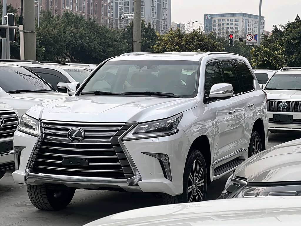 Lexus LX
