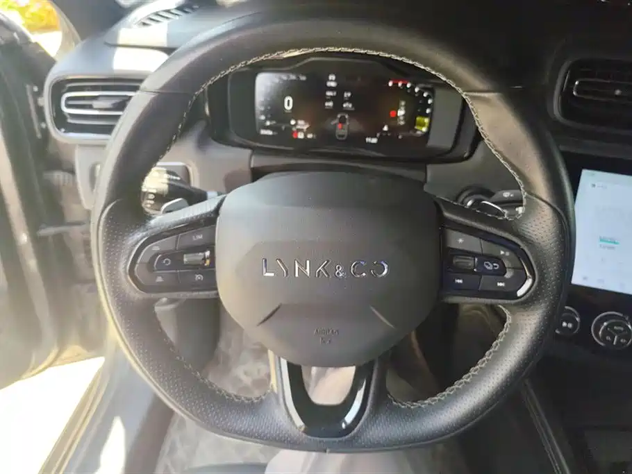 Lynk & Co 03