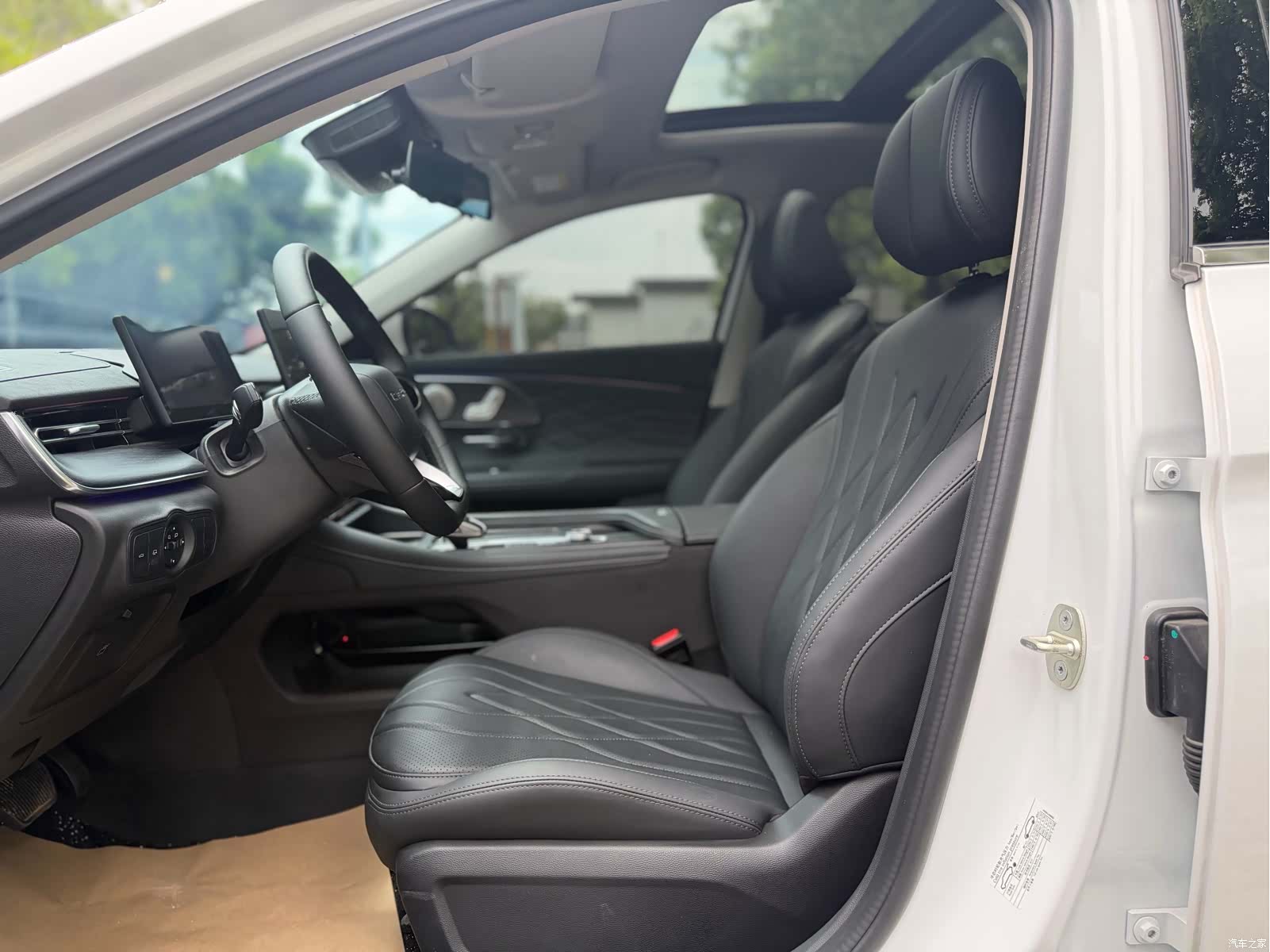Chery Arrizo 8, 2025 15