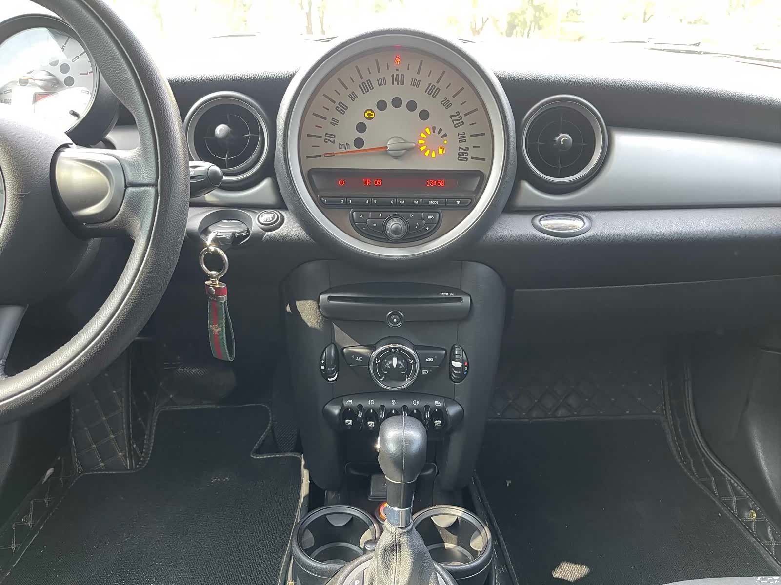 Mini ONE, 2013 17