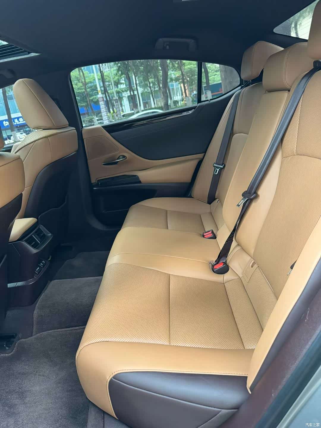 Lexus ES, 2019 9