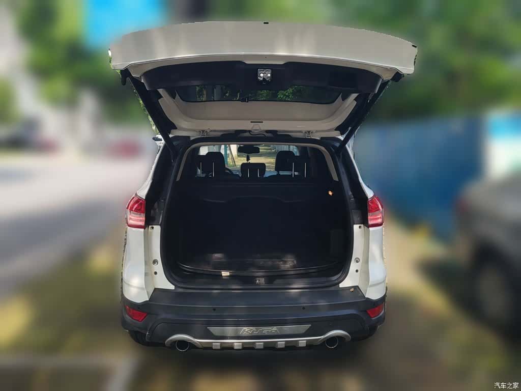 Ford Kuga, 2015 10