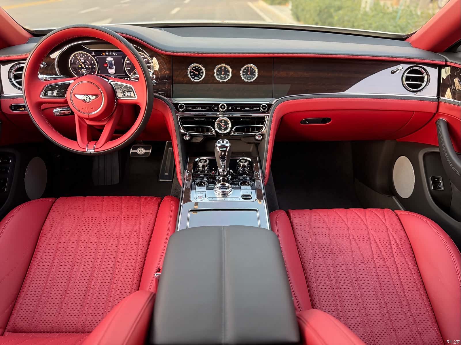 Bentley Flying Spur, 2023 29