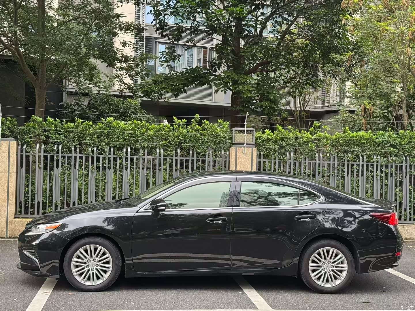 Lexus ES, 2018 3