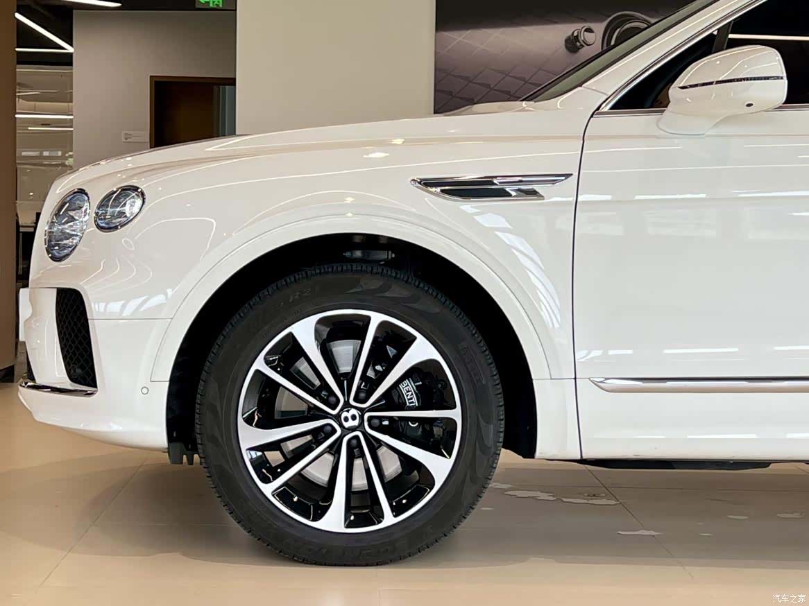 Bentley Bentayga, 2025 4